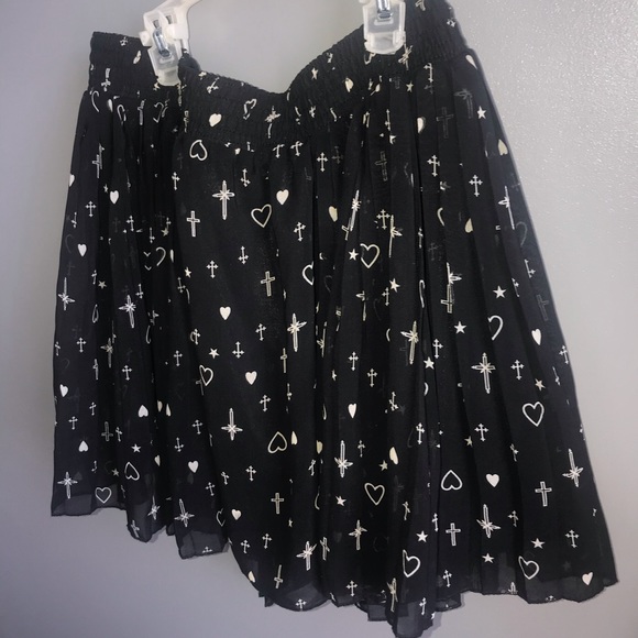 Hearts & crosses skirt - Picture 1 of 3